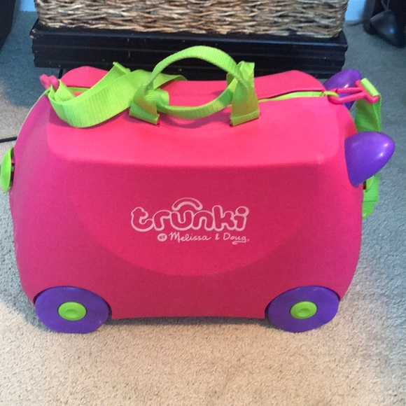 pink trunki suitcase